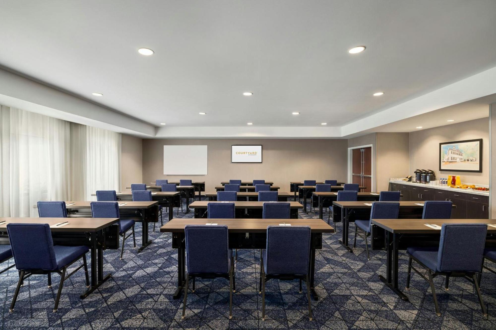Courtyard Mt. Holly 3* Westampton