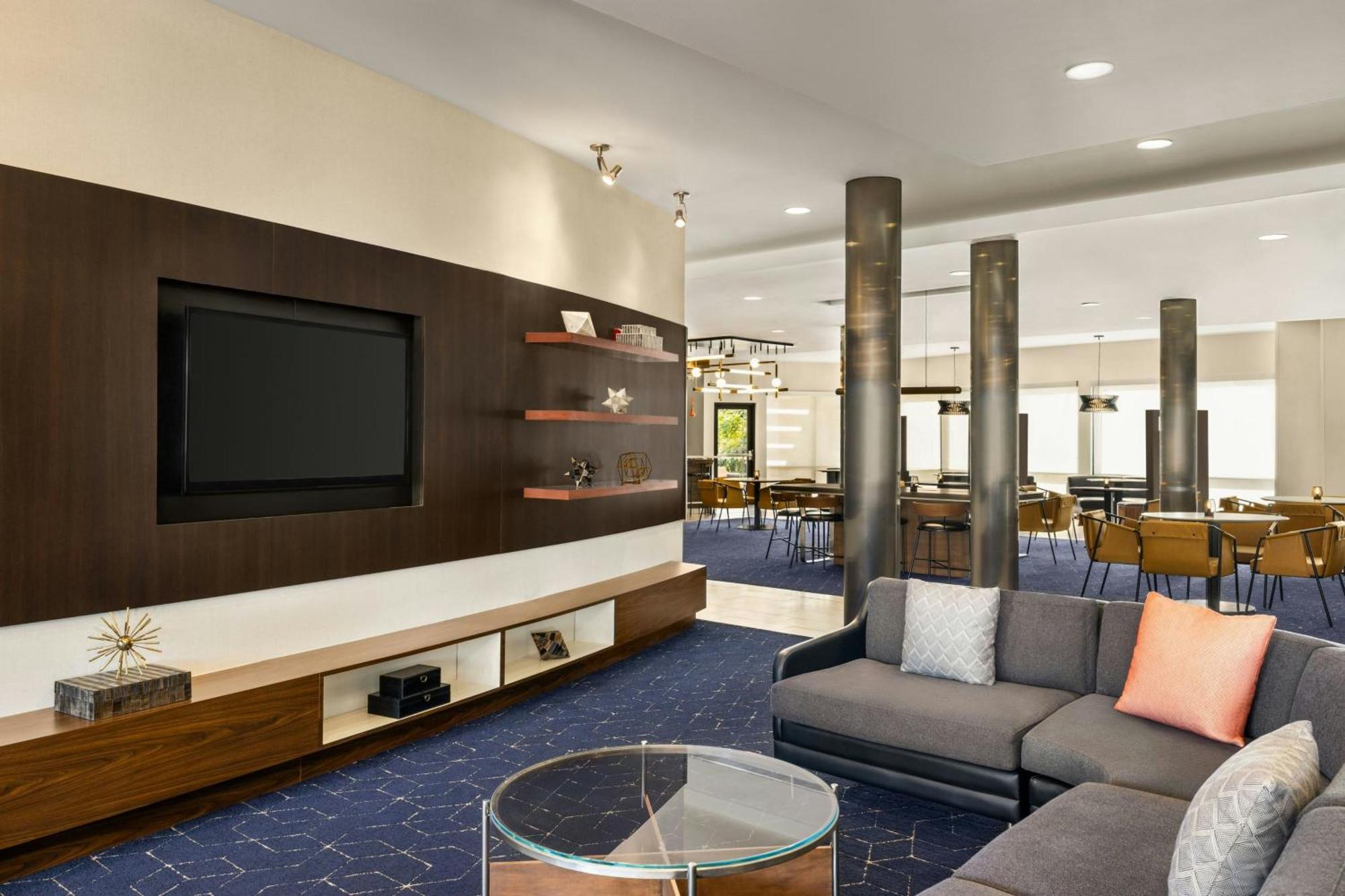 Courtyard Mt. Holly Hotel 3*