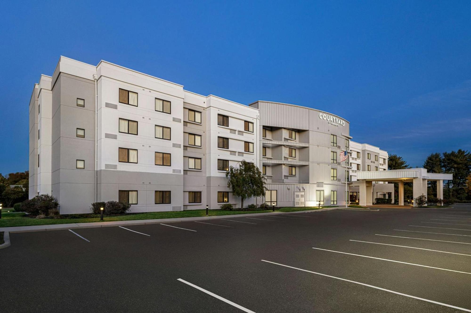 Hotel Courtyard Mt. Holly 3*