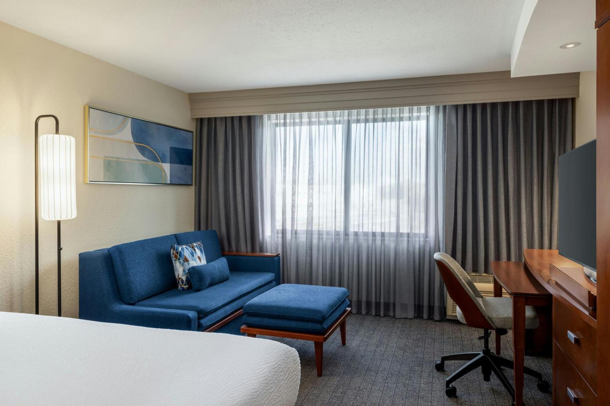 Courtyard Mt. Holly Hotel 3*